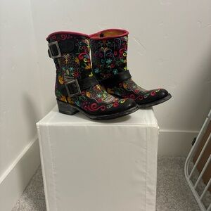 Old Gringo Skull Embroidered Black Biker Boots, size 8.5
